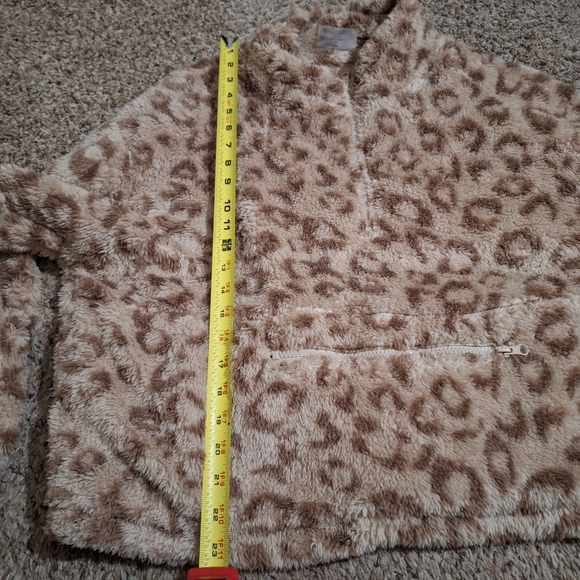 Adrienne Vittadini Sport Leopard Print Fuzzy Fleece Pullover - Picture 4 of 6